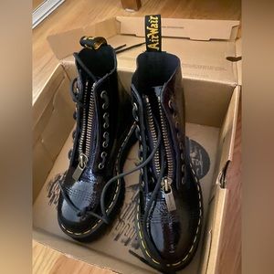 Doc Martens (Sinclair) Shiny Black Distressed Patent Size 6